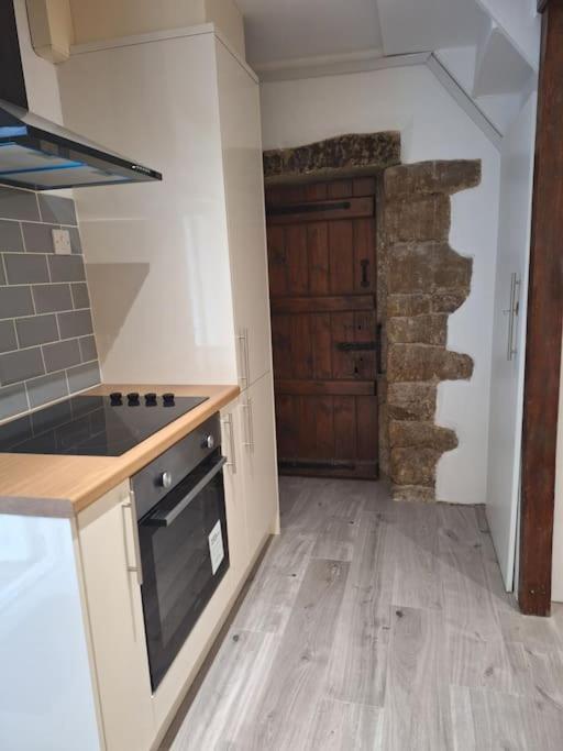 Two-Bedroom Stone Cottage In Keighley With Patio Exterior photo